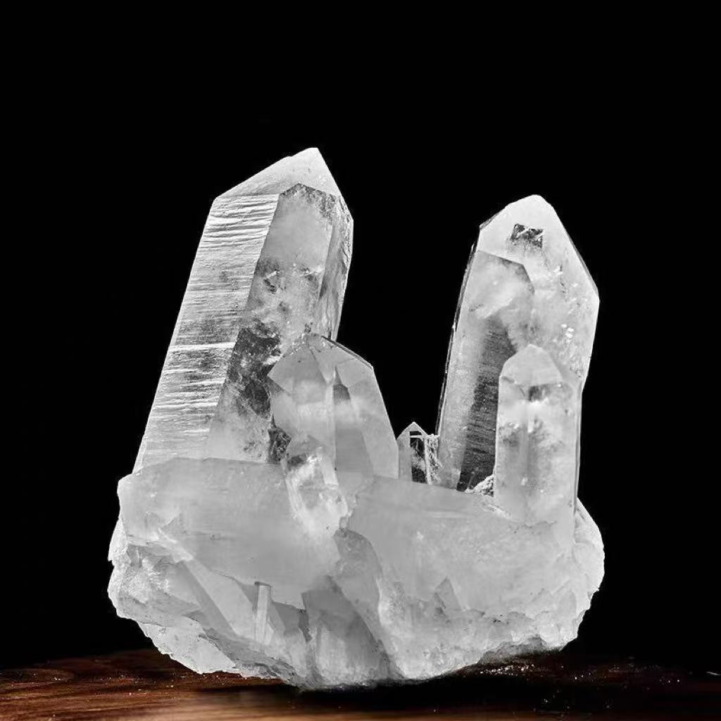 Natural Crystal Cluster Raw Stone White Crystal Mineral Specimen Energy Stone Crystal Cluster Demagnetization Crafts Fish Tank Decoration Wholesale