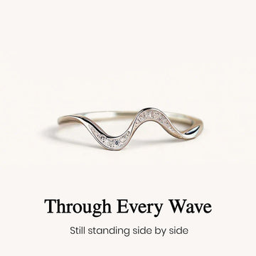 Best Bitches Wave Ring